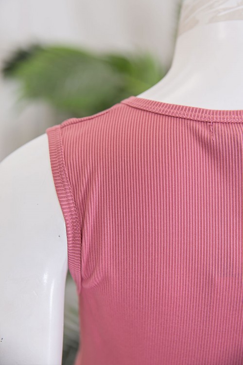 قميص نسائي قصير لون وردي بياقة دائرية و بدون أكمام