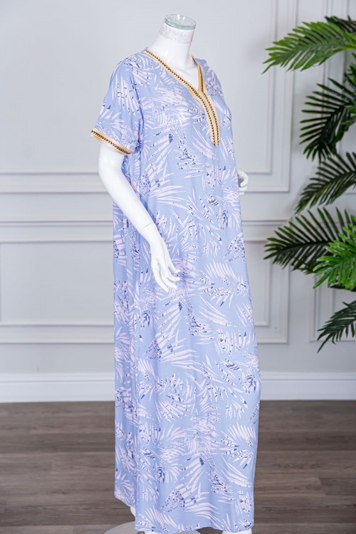 قميص نسائي طويل لون سماوي مزين بنقوش و بكلفة مطرزة في الياقة و الأكمام