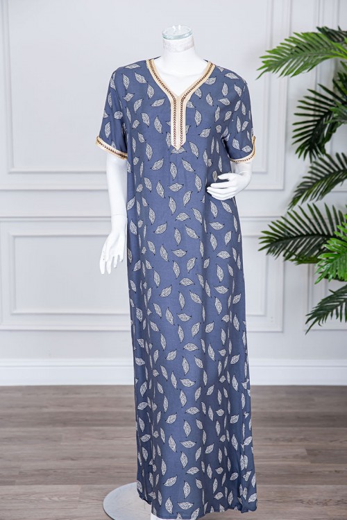 قميص نسائي طويل لون كحلي فاتح مزين برسومات و بكلفة مطرزة في الياقة و الأكمام