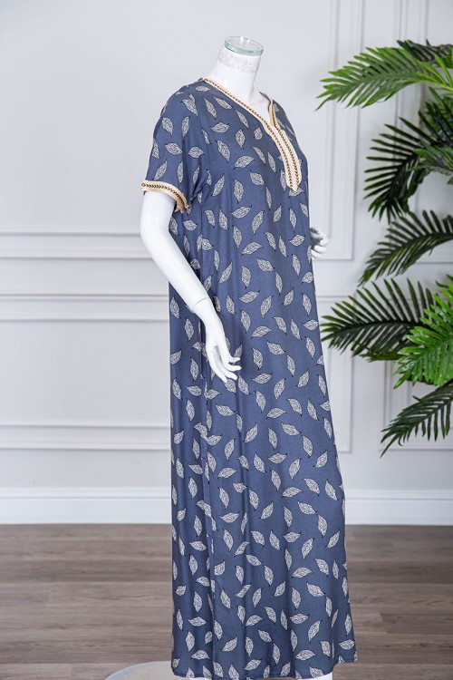 قميص نسائي طويل لون كحلي فاتح مزين برسومات و بكلفة مطرزة في الياقة و الأكمام