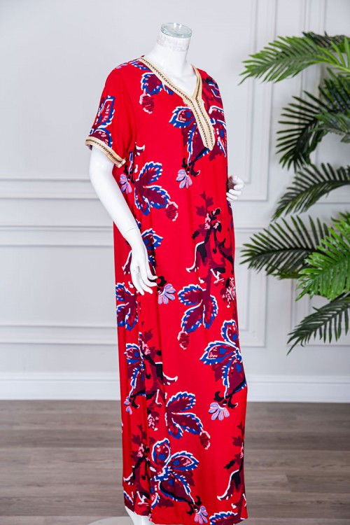 قميص نسائي طويل لون أحمر مزين برسومات ملونة و بكلفة مطرزة في الياقة و الأكمام