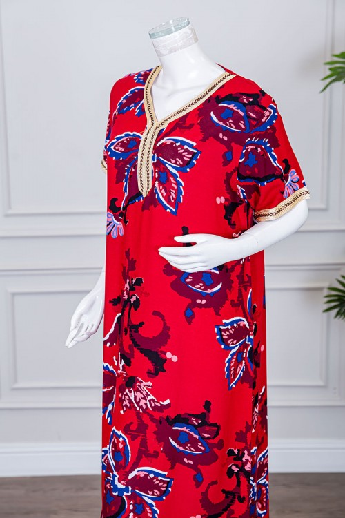 قميص نسائي طويل لون أحمر مزين برسومات ملونة و بكلفة مطرزة في الياقة و الأكمام