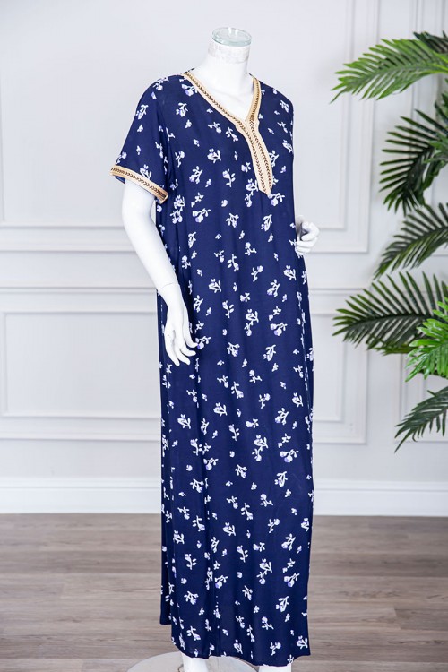 قميص نسائي طويل لون كحلي مزين برسومات و بكلفة مطرزة في الياقة و الأكمام