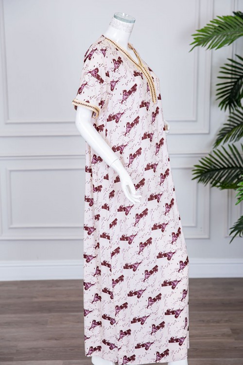 قميص نسائي طويل لون بيج فاتح مزين بنقوش و بكلفة مطرزة في الياقة و الأكمام