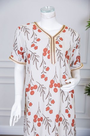 قميص نسائي طويل لون بيج فاتح مزين برسومات و بكلفة مطرزة في الياقة و الأكمام