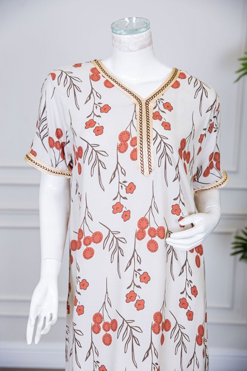 قميص نسائي طويل لون بيج فاتح مزين برسومات و بكلفة مطرزة في الياقة و الأكمام