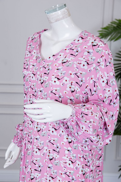 قميص نسائي لون وردي مشجر بياقة قصة سبعة و بأكمام طويلة بزم