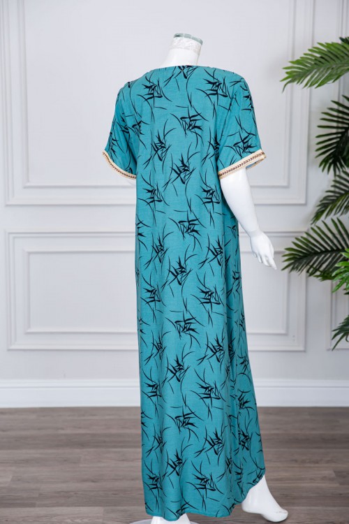 قميص نسائي طويل لون تيفاني مزين بنقوش و بكلفة مطرزة باللون الذهبي في الياقة و الأكمام