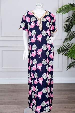 قميص نسائي طويل لون كحلي مزين برسومات ملونة و بكلفة مطرزة باللون الذهبي في الياقة و الأكمام