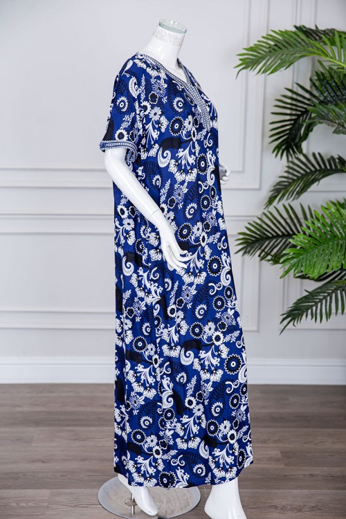 قميص نسائي طويل لون كحلي مزين برسومات و بكلفة مطرزة في الياقة و الأكمام