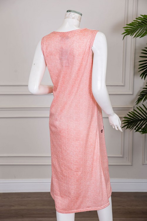 قميص نسائي قصير لون خربزي مزين بكتابات و رسومات ياقة دائرية مزينة بقماش دانتيل بدون أكمام