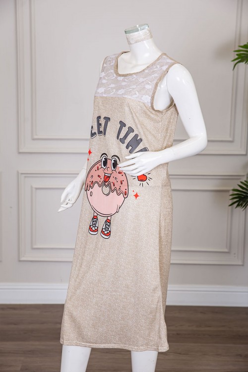 قميص نسائي قصير لون بيج مزين بكتابات و رسومات ياقة دائرية مزينة بقماش دانتيل بدون أكمام