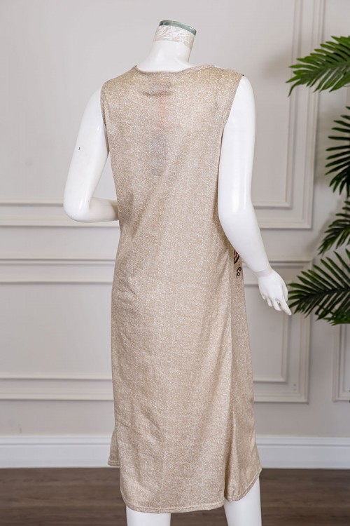 قميص نسائي قصير لون بيج مزين بكتابات و رسومات ياقة دائرية مزينة بقماش دانتيل بدون أكمام