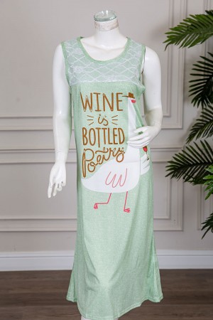 قميص نسائي قصير لون تفاحي مزين بكتابات و رسومات ياقة دائرية مزينة بقماش دانتيل بدون أكمام