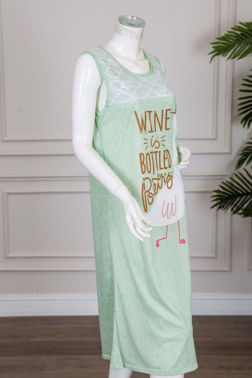 قميص نسائي قصير لون تفاحي مزين بكتابات و رسومات ياقة دائرية مزينة بقماش دانتيل بدون أكمام