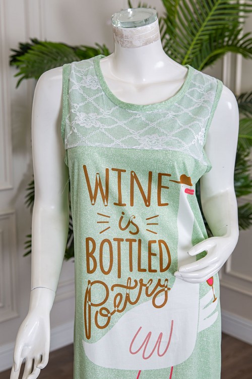 قميص نسائي قصير لون تفاحي مزين بكتابات و رسومات ياقة دائرية مزينة بقماش دانتيل بدون أكمام