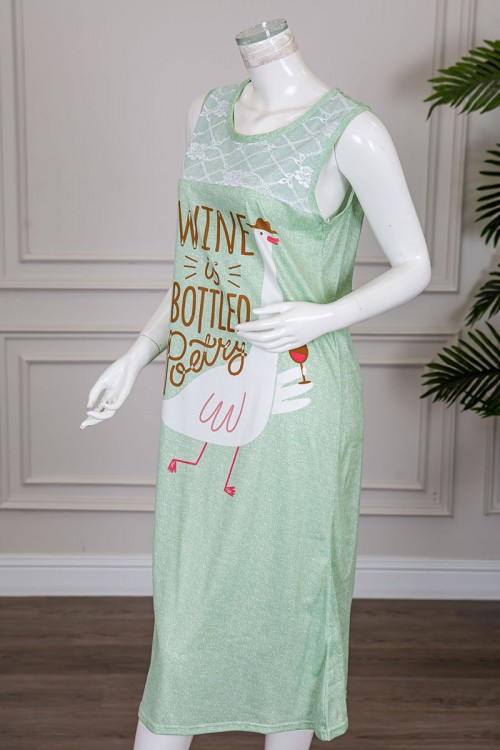 قميص نسائي قصير لون تفاحي مزين بكتابات و رسومات ياقة دائرية مزينة بقماش دانتيل بدون أكمام