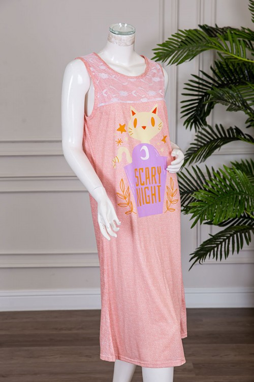 قميص نسائي قصير لون خربزي مزين بكتابات و رسومات ياقة دائرية مزينة بقماش دانتيل بدون أكمام