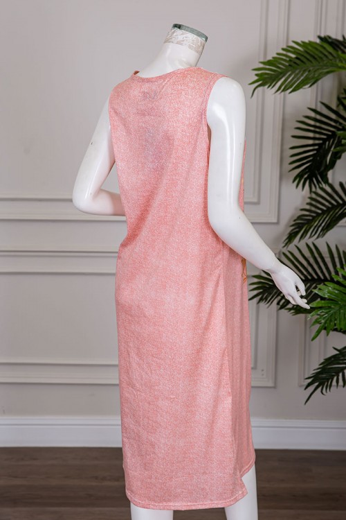 قميص نسائي قصير لون خربزي مزين بكتابات و رسومات ياقة دائرية مزينة بقماش دانتيل بدون أكمام