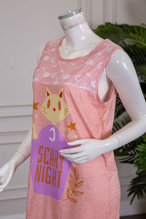 قميص نسائي قصير لون خربزي مزين بكتابات و رسومات ياقة دائرية مزينة بقماش دانتيل بدون أكمام