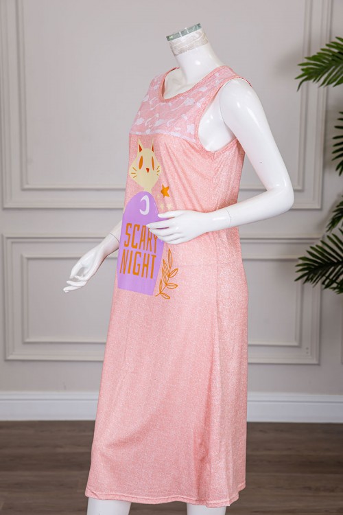 قميص نسائي قصير لون خربزي مزين بكتابات و رسومات ياقة دائرية مزينة بقماش دانتيل بدون أكمام