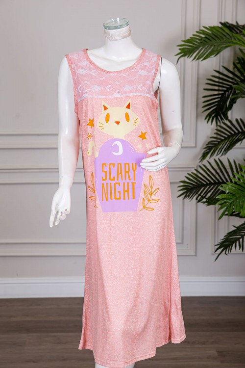 قميص نسائي قصير لون خربزي مزين بكتابات و رسومات ياقة دائرية مزينة بقماش دانتيل بدون أكمام