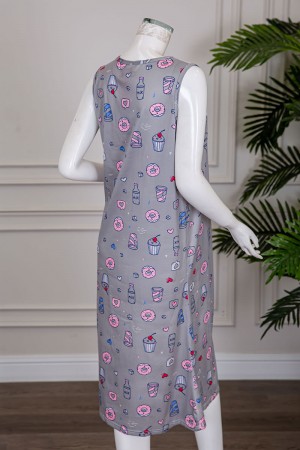 قميص نسائي قصير لون رمادي مزين برسومات ياقة دائرية مزينة بقماش دانتيل بدون أكمام