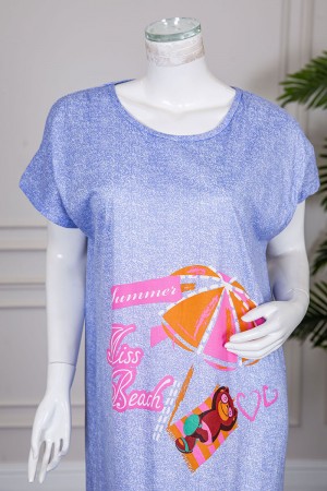 قميص نسائي طويل لون موف مزين بكتابات و رسومات ملونة بياقة دائرية و أكمام قصيرة