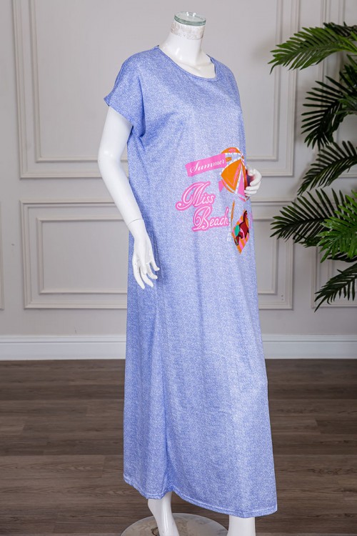 قميص نسائي طويل لون موف مزين بكتابات و رسومات ملونة بياقة دائرية و أكمام قصيرة