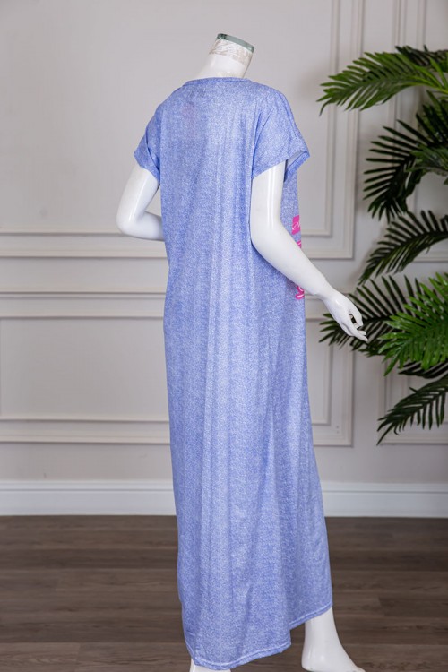 قميص نسائي طويل لون موف مزين بكتابات و رسومات ملونة بياقة دائرية و أكمام قصيرة