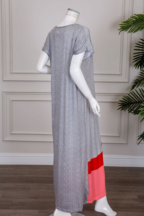 قميص نسائي طويل لون رمادي مزين بكتابات و رسومات ملونة بياقة دائرية و أكمام قصيرة