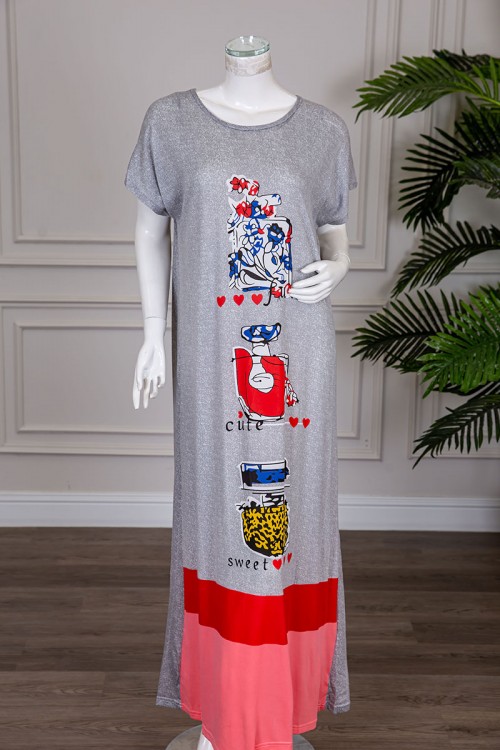 قميص نسائي طويل لون رمادي مزين بكتابات و رسومات ملونة بياقة دائرية و أكمام قصيرة