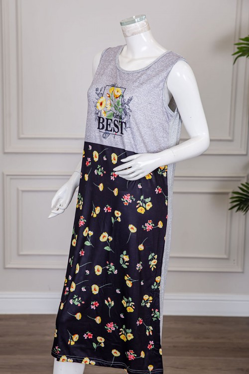 قميص نسائي قصير لون رمادي و أسود مزين بكتابات و رسومات ياقة دائرية بدون أكمام