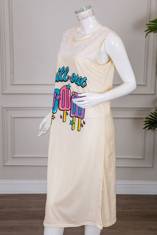 قميص نسائي قصير لون بيج مزين بكتابات و رسومات ياقة دائرية مزينة بقماش دانتيل بدون أكمام