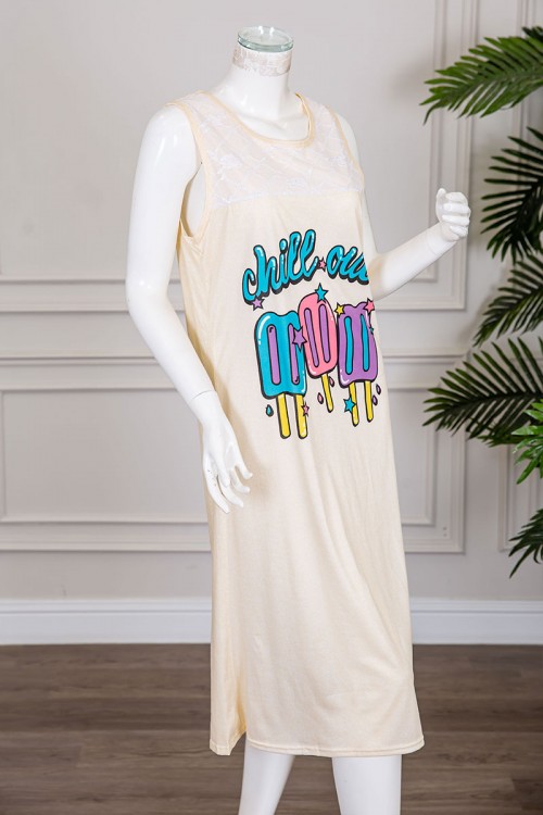 قميص نسائي قصير لون بيج مزين بكتابات و رسومات ياقة دائرية مزينة بقماش دانتيل بدون أكمام