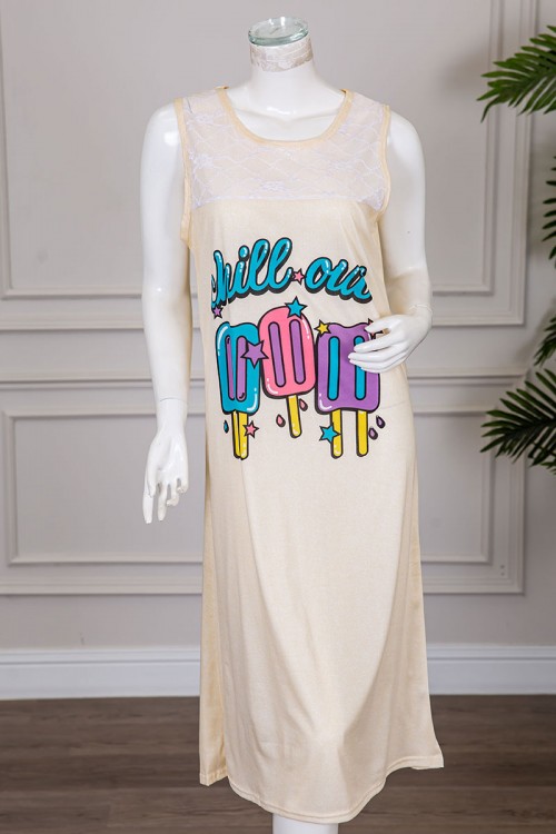 قميص نسائي قصير لون بيج مزين بكتابات و رسومات ياقة دائرية مزينة بقماش دانتيل بدون أكمام