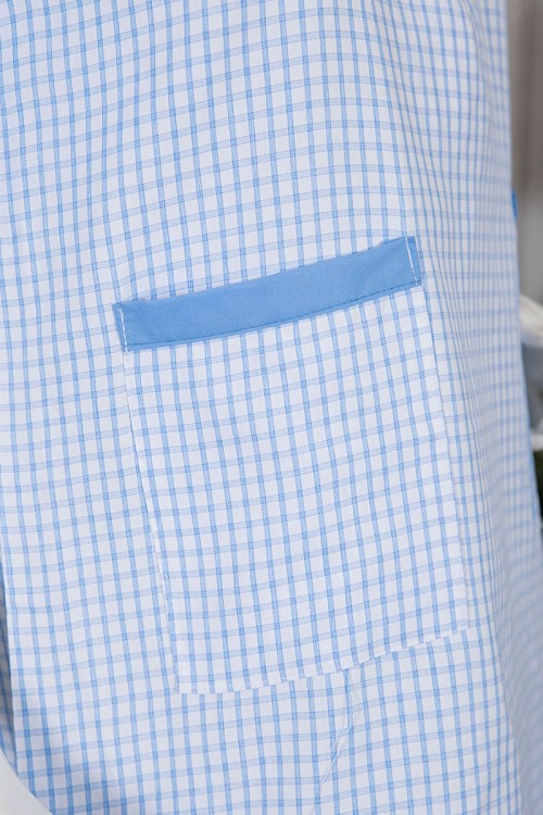 زي عاملة قطعتين متعدد الألوان بلوزة طويلة ياقة مطوية بسحاب و جيوب من الأمام و أكمام ميدي مع بنطلون طويل