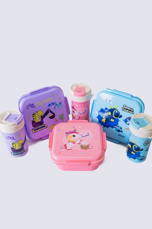 حافظة طعام مدرسية متعددة الألوان مقسمة مع ملعقة و مزينة برسومات كرتونية مع زمزمية مشروب بارد