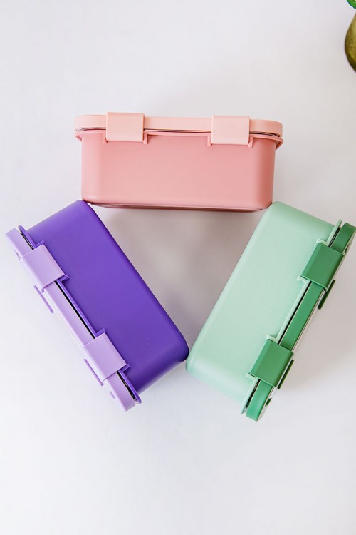 حافظة طعام مدرسية متعددة الألوان مقسمة مع ملعقة و شوكة مزينة برسومات كرتونية