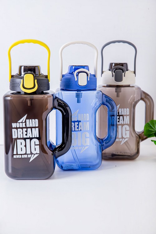 زمزمية مدرسية متعددة الألوان مزينة بكتابات من الأمام مشروب بارد بلاستيك شفاف