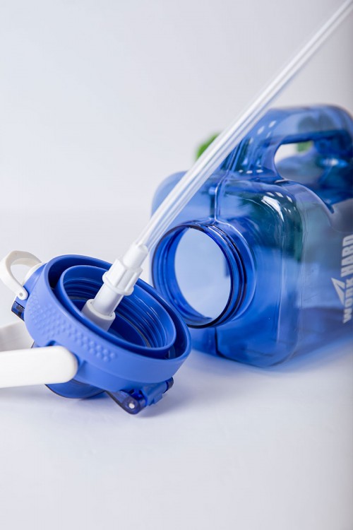 زمزمية مدرسية متعددة الألوان مزينة بكتابات من الأمام مشروب بارد بلاستيك شفاف