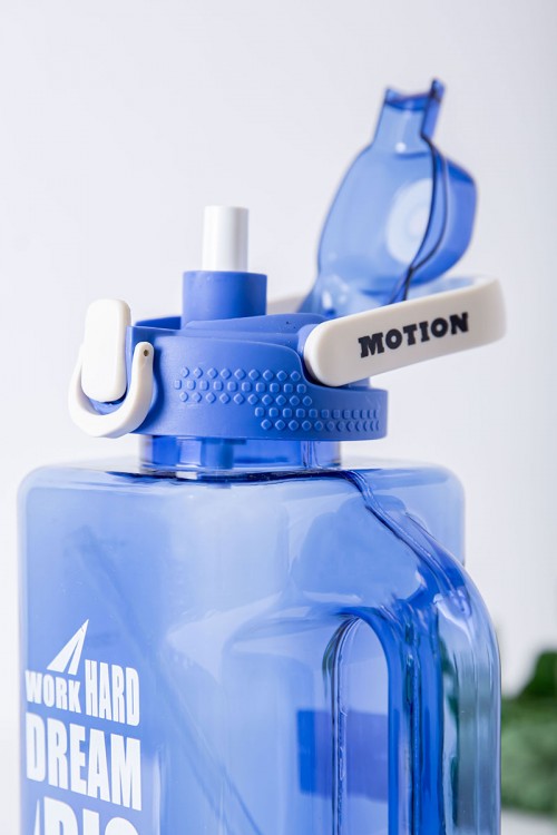 زمزمية مدرسية متعددة الألوان مزينة بكتابات من الأمام مشروب بارد بلاستيك شفاف