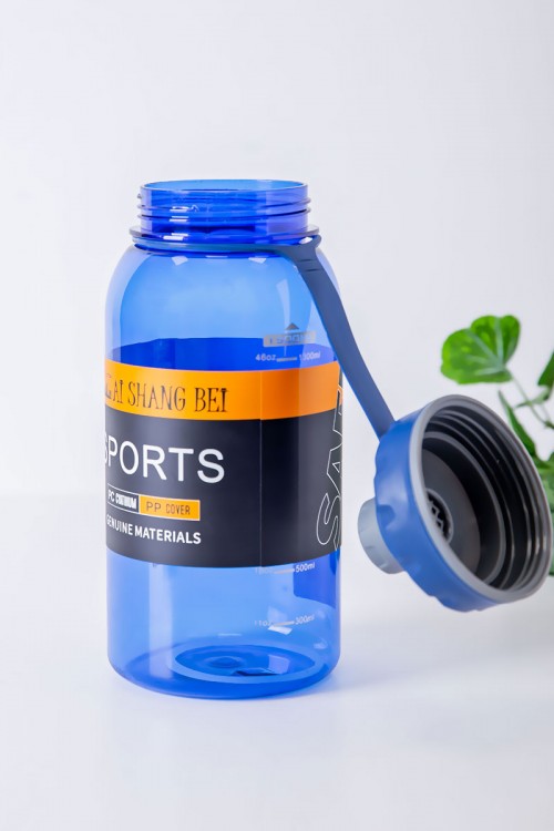 زمزمية مدرسية متعددة الألوان مزينة بكتابات من الأمام مشروب بارد بلاستيك شفاف