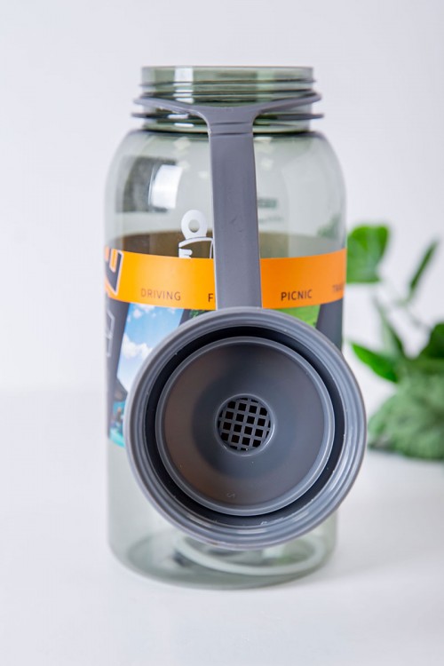 زمزمية مدرسية متعددة الألوان مزينة بكتابات من الأمام مشروب بارد بلاستيك شفاف