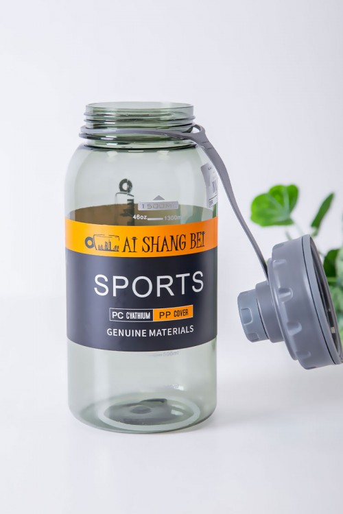 زمزمية مدرسية متعددة الألوان مزينة بكتابات من الأمام مشروب بارد بلاستيك شفاف