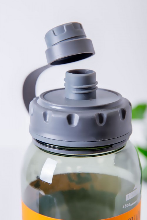 زمزمية مدرسية متعددة الألوان مزينة بكتابات من الأمام مشروب بارد بلاستيك شفاف