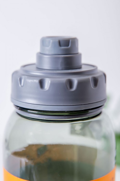 زمزمية مدرسية متعددة الألوان مزينة بكتابات من الأمام مشروب بارد بلاستيك شفاف