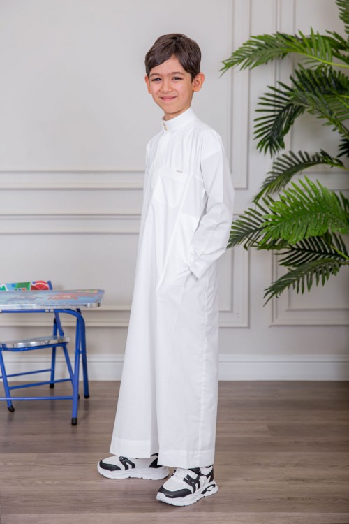 ثوب ولادي كريمي سادة ياقة دائرية بجيوب و أزرار ذهبي من الأمام