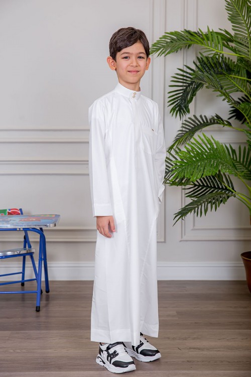 ثوب ولادي كريمي سادة ياقة دائرية بجيوب و أزرار ذهبي من الأمام