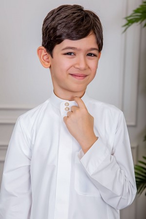 ثوب ولادي كريمي سادة ياقة دائرية بجيوب و أزرار ذهبي من الأمام 